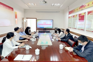 平湖市政协主席何健莅临永利集团88304官网纸业全资子公司平湖景包调研走访